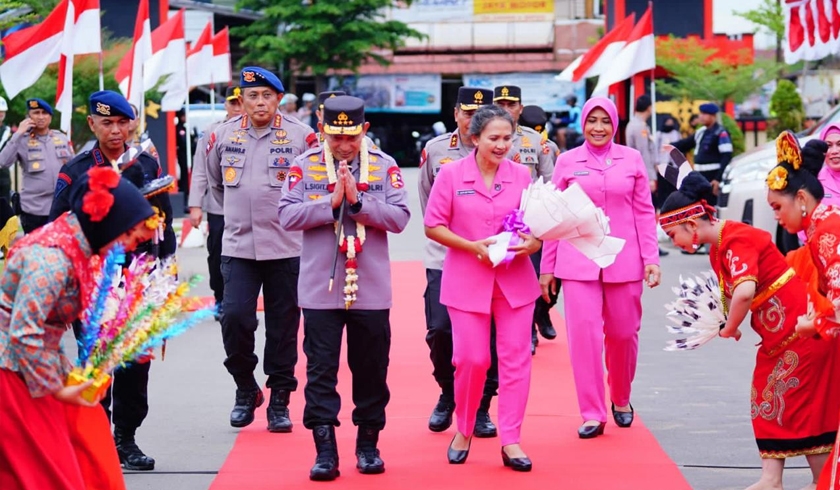 Kapolri Jenderal Listyo Sigit Prabowo meresmikan pembangunan asrama Brimob Polda Kalimantan Barat. (Foto: PMJ News)