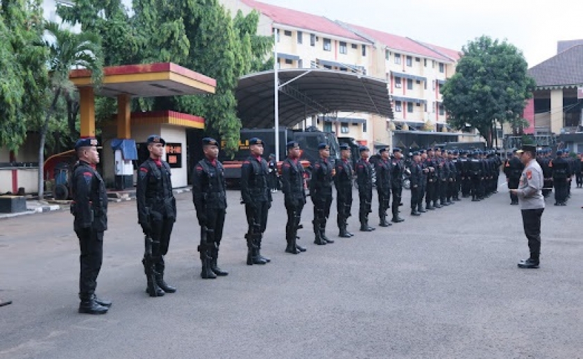 Kapolda Metro Jaya, Irjen Pol Karyoto memimpin apel pengecekan pasukan dan alusista Sat Brimob di Lapangan Sat Brimob Polda Metro Jaya. (Foto: PMJ News/Fajar)