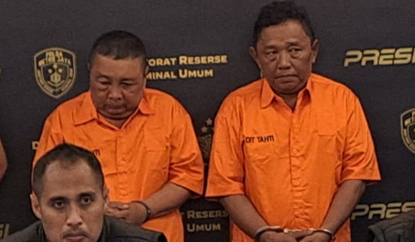Dua pelaku pembunuhan wanita yang mayatnya dibuang di kolong Tol Cibitung-Cilincing, Jakarta Utara. (Foto: PMJ News/Fajar)