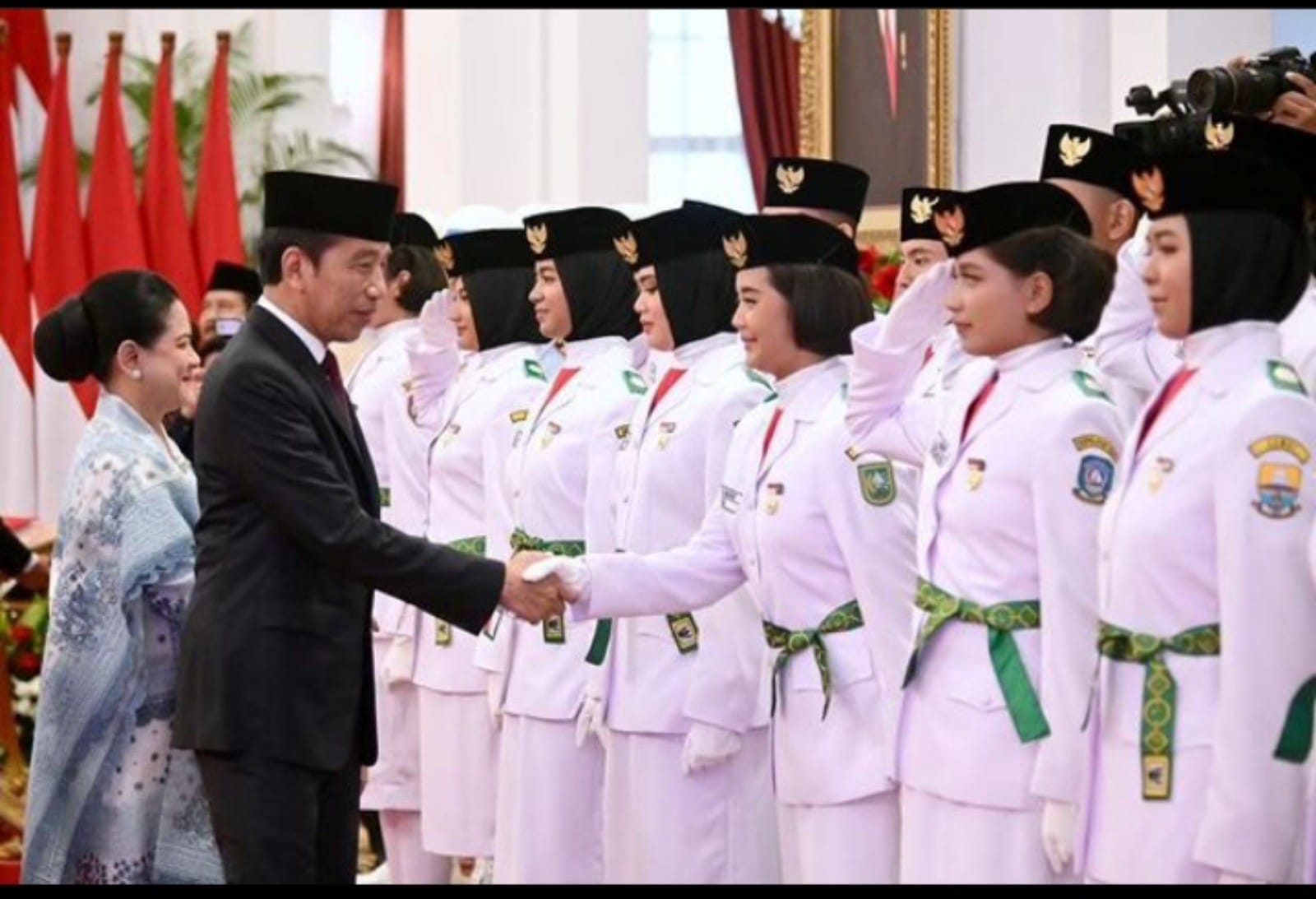 Presiden Jokowi mengukuhkan anggota Paskibraka 2023. (Foto: IG Jokowi)