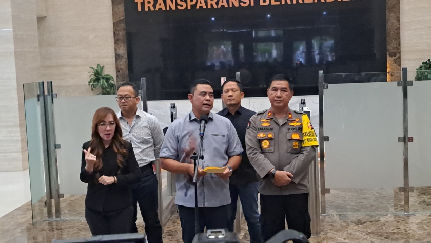 Dirtipideksus Bareskrim Polri Brigjen Pol Whisnu Hermawan saat mengumumkan status tersangka Panji Gumilang. (Foto: PMJ News/Fajar)