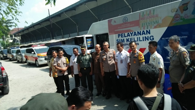 Pelayanan perpanjang SIM keliling. (Foto: PMJ)