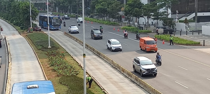 Lalu Lintas di lokasi ganjil genap. (Foto: PMJ/Yeni). 