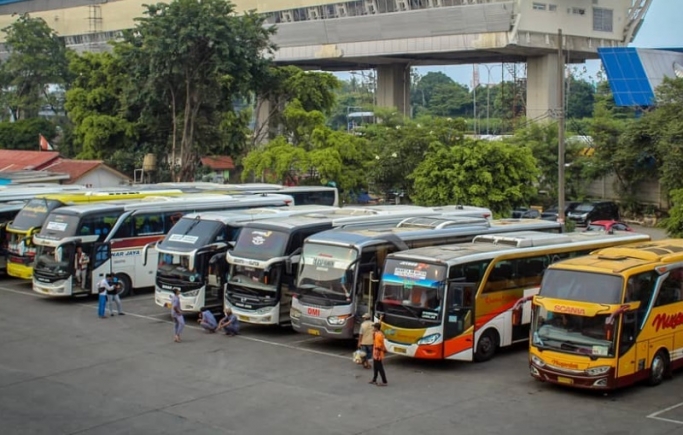 Deretan bus di Terminal Kampung Rambutan. (Foto: PMJ News/Instagram @nictransports)