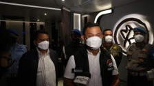 Keterangan Direktur Reserse Narkoba Polda Metro Jaya Kombes Pol Mukti Juharsa usai razia protokol kesehatan di D'Bunker Bar. (Foto: PMJ News/ Fajar). 