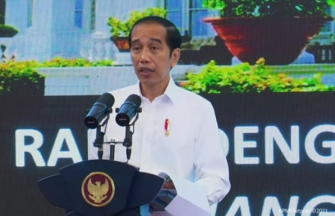 Presiden Joko Widodo saat memberikan arahan dalam rapat terbatas dengan para gubernur. (Foto: PMJ News/YouTube Setpres).