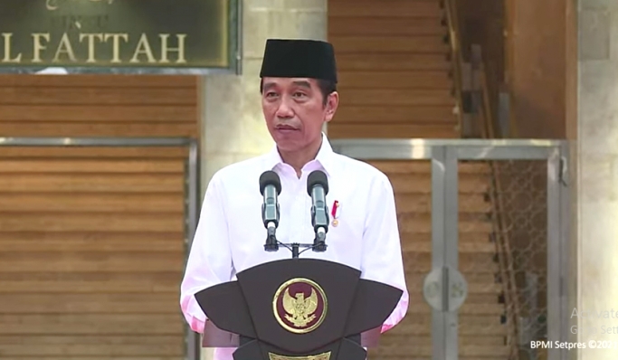 Presiden Jokowi mengajak umat Islam untuk beribadah dan berkegiatan di Masjid Istiqlal dengan tetap menerapkan protokol kesehatan. (Foto: PMJ News/YouTube Setpres).