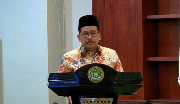 Wakil Menteri Agama, Zainut Tauhid Sa'adi saat memberikan keterangan pers. (Foto: PMJ News/YouTube Kemenag).