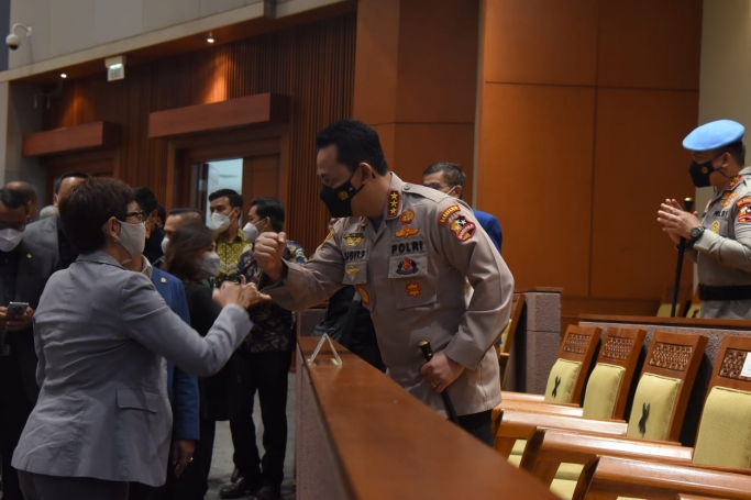 Listyo Sigit Prabowo bersilaturahmi dengan anggota DPR. (Foto: PMJ News/ Fajar). 