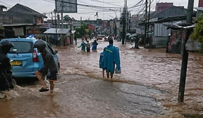 Sejumlah kawasan di Kota Bekasi terendam banjir seusai diguyur hujan deras. (Foto: PMJ News/Instagram BPBD Kota Bekasi).