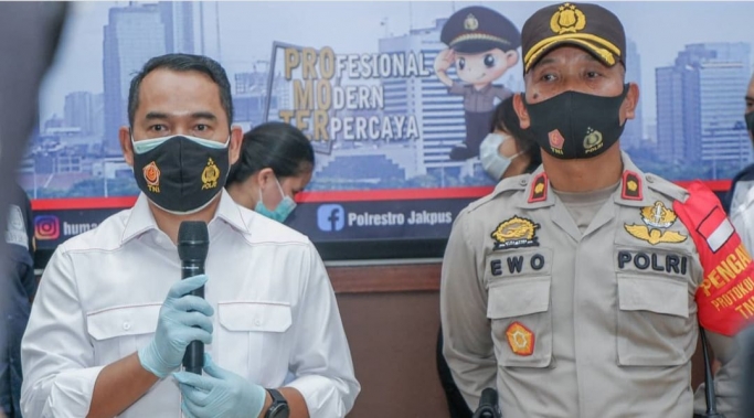 Keterangan Kapolsek Senen Kompol Ewo Samono bersama jajaran Polres Jakpus. (Foto: PMJ News). 