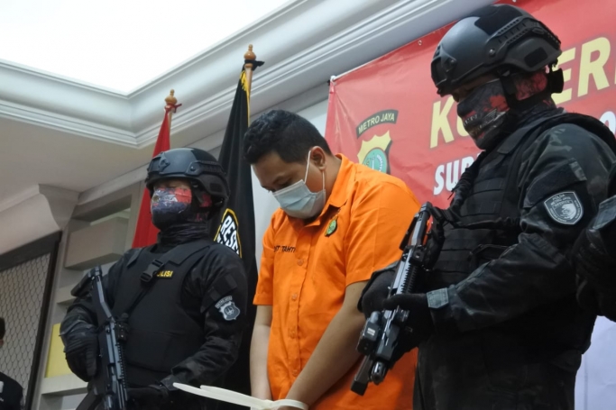 Polisi gadungan tipu korban. (Foto : PMJ/Fjr). 