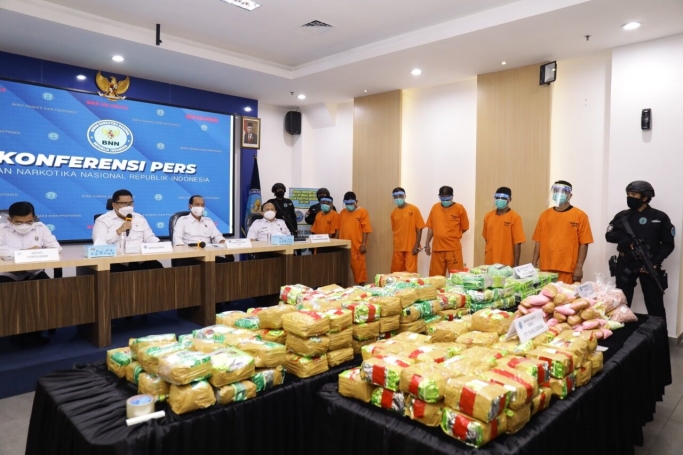 Keterangan Kepala BNN Komjen Pol Petrus Reinhard Golose dan jajarannya soal pengungkapan kasus narkoba. (Foto: BNN)