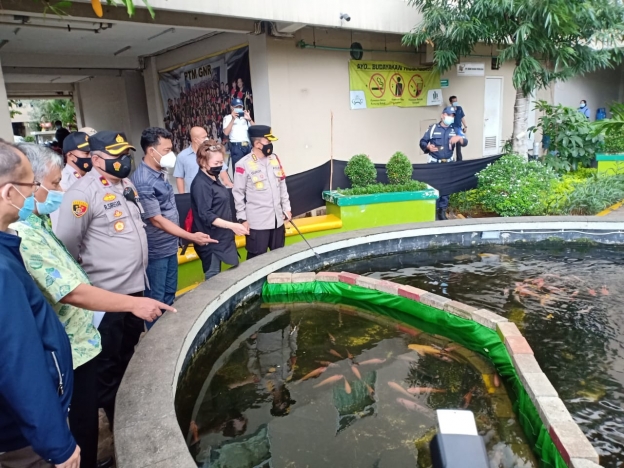 Kapolres Metro Jakarta Utara Kombes Pol Guruh Arif Darmawan beserta jajarannya mengecek langsung kesiapan Apartemen Tangguh Jaya. (Foto: PMJ News). 