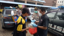 Polisi galakkan Jakarta Bermasker dan beri imbauan prokes di wilayah Cengkareng. (Foto: PMJ News). 