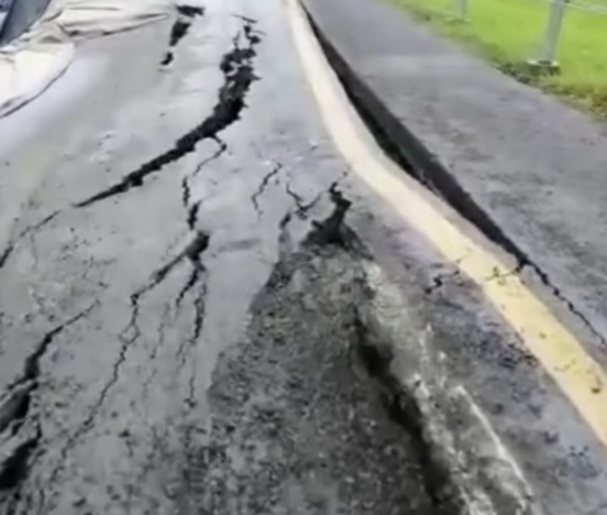 Lokasi amblasnya Jalan Tol Cipali, KM 122 arah Jakarta. (Foto: Instagram jkt.info). 

