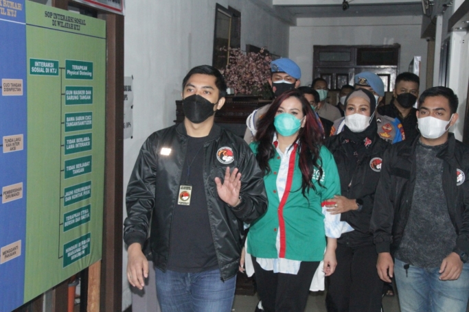 Jennifer Jill saat ditangkap tim satres narkoba Polres Jakarta Barat. (Foto:PMJ News/Yeni)