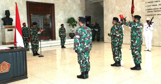 Panglima TNI Marsekal TNI Hadi Tjahjanto memimpin rotasi dan mutasi di lingkungan TNI. (Foto: dok Net)