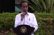 Presiden Jokowi saat meresmikan Universitas Tirtayasa, Serang, Banten. (Foto: PMJ News).