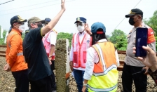 Menhub Budi Karya Sumadi meninjau lokasi pembangunan Stasiun Jatake. (Foto: PMJ News/Kemenhub).