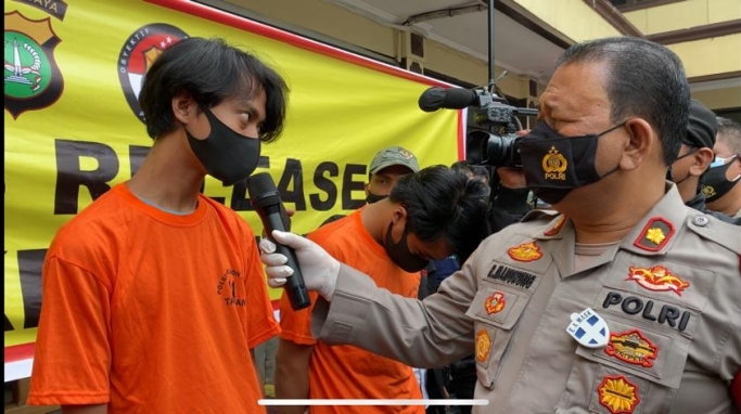 Empat pelaku tawuran yang masih remaja diamankan polisi. (Foto: PMJ News). 