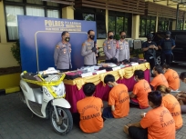 Anggota Polres Pelabuhan Tanjung Priok mengamankan 9 tersangka dari kasus berbeda yang terjadi di wilayah hukumnya. (Foto: PMJ News). 