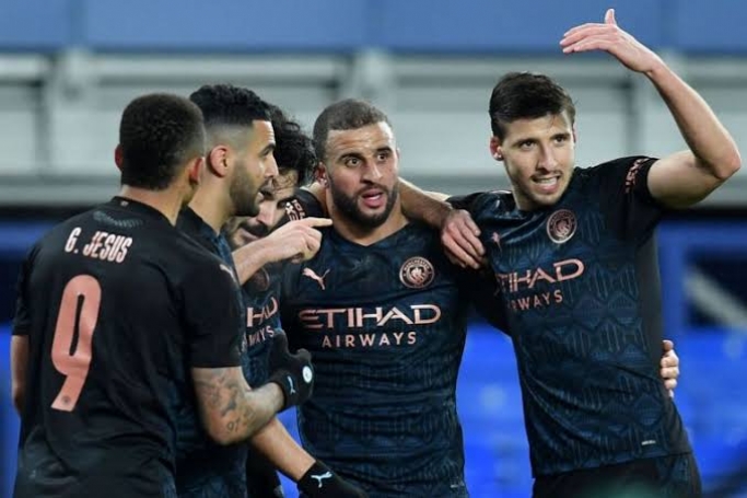 Selebrasi para pemain Manchester City usai melesakkan gol ke gawang Everton. (Foto: Dok Net). 