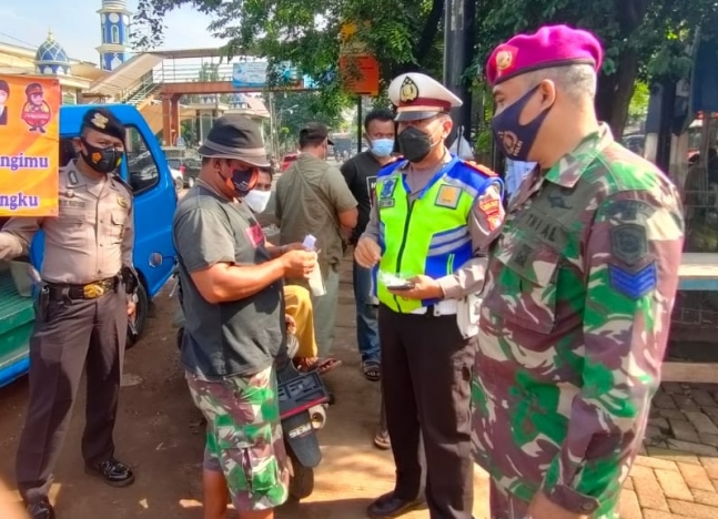 Tiga Pilar Bekasi Kota gencar menggelar pendisiplinan masker di tempat umum. (Foto: PMJ News).