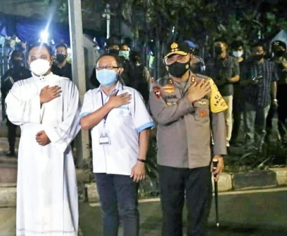 Kapolda Metro Jaya bersama jemaat Gereja. (Foto: Instagram Polda Metro).