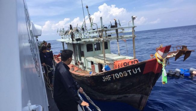 Penangkapan kapal asing pencuri ikan. (Foto: Dok Humas Bakamla RI)