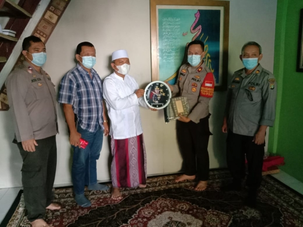 Jajaran Polsek Medan Satria melakukan kegiatan silaturahmi ke tokoh agama. (Foto: PMJ News)