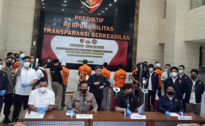 Bareskrim Polri menggelar perkara kasus pengungkapan investasi ilegal EDC Cash. (FotoPMJ News/Yeni).