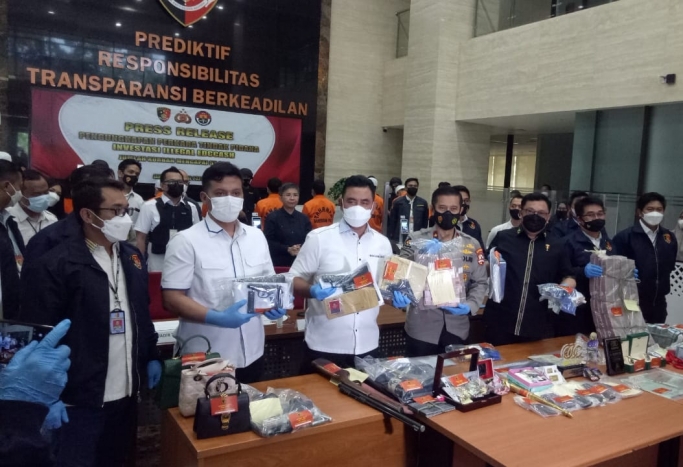 Bareskrim Polri menggelar perkara kasus pengungkapan investasi ilegal EDC Cash. (FotoPMJ News/Yeni).