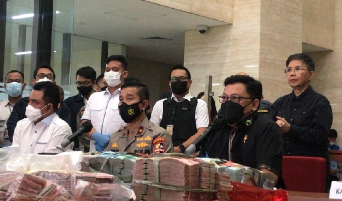 Bareskrim Polri menggelar perkara kasus pengungkapan investasi ilegal EDC Cash. (FotoPMJ News/Yeni).