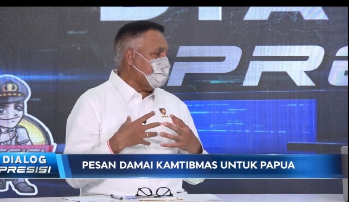 Kabaintelkam Polri Komjen Pol Drs Paulus Waterpauw saat dialog dengan Polri TV. (Foto: PMJ News). 
