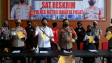 Keterangan Wakil Kepala Polres Metro Jakarta Pusat AKBP Setyo Koes Heriyanto dan jajarannya. (Foto: PMJ News). 
