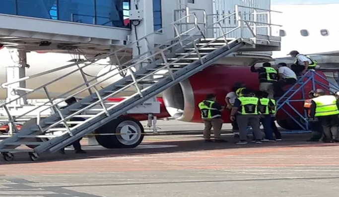 Pesawat Batik Air tabrak garbarata di Bandara I Gusti Ngurah Rai. (Foto: PMJ News).