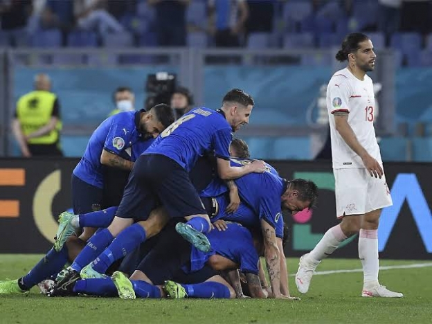 Selebrasi para pemain Timnas Italia saat sukses melaju ke 16 besar Euro 2021 pasca menaklukkan Swiss. (Foto: Dok Net)