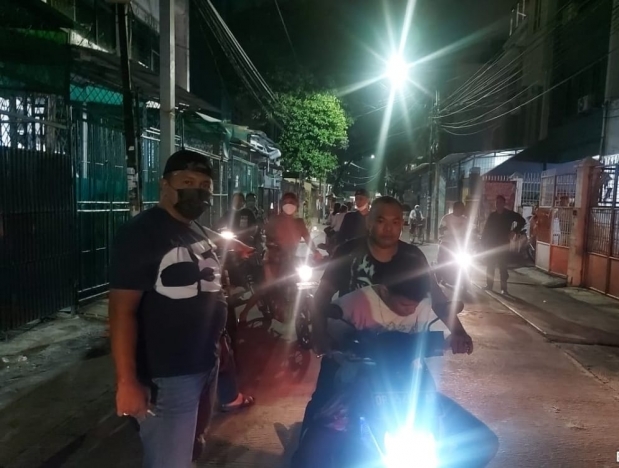 Polisi mengamankan dua pelaku geng motor. (Foto: PMJ News)