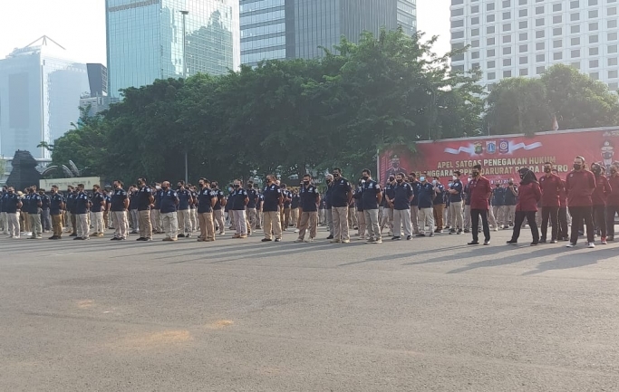 Apel gabungan Satgas Gakkum untuk menindak perusahaan pelanggar PPKM Darurat. (Foto: PMJ News/Yeni).