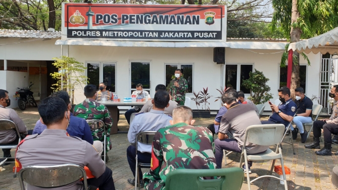 Kapolres Metro Jakarta Pusat Kombes Pol Hengki Haryadi memimpin rapat koordinasi Tiga Pilar bersama Wali Kota dan serta Dandim 0501 bersama jajaran. (Foto: PMJ News)