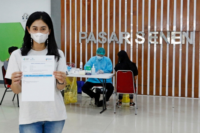 Penumpang dan pelanggan Kereta Api Jarak Jauh (KAJJ) dari Daop 1 Jakarta. (Foto: PMJ News). 