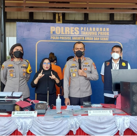 Keterangan Kapolres Pelabuhan Tanjung Priok AKBP Putu Kholis Aryana dan Kasat Reskrim Polres Pelabuhan Tanjung Priok AKP David Kanitero. (Foto: Instagram Polres Pelabuhan). 