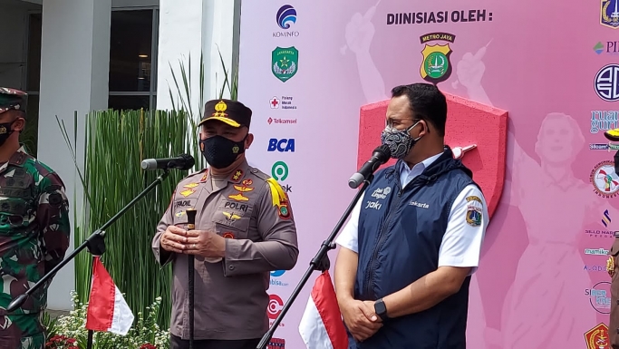 Kapolda Metro Jaya Irjen Pol M Fadil Imran bersama Gubernur DKI Jakarta Anies Baswedan. (Foto: PMJ News)