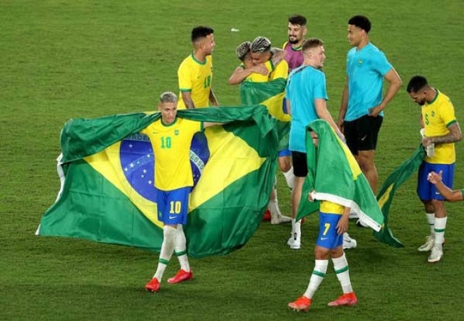 Brasil berhasil menaklukkan Spanyol 2-1 di Final Sepakbola Olimpiade Tokyo. (Foto: PMJ News). 