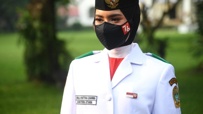 Ardelia Muthia Zahwa, pembawa baki Pengibaran Bendera Sang Merah Putih di HUT RI ke-76 di Istana Merdeka. (Foto: PMJ News/Biro Setpres)