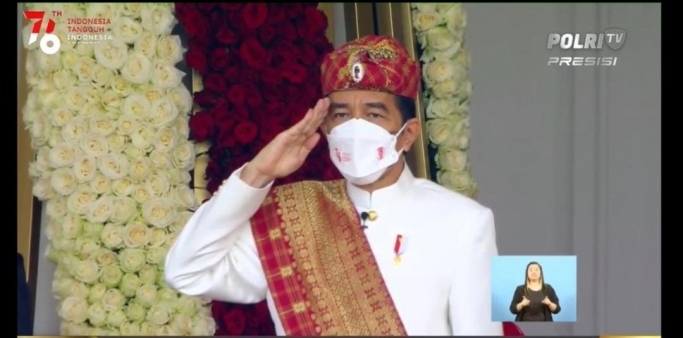 Presiden Joko Widodo mengenakan baju adat Lampung dalam Upacara HUT Kemerdekaan RI Ke-76 di Istana Merdeka. (Foto: PMJ News/Polri TV)