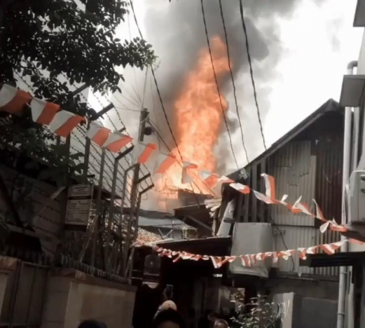  Kebakaran menghanguskan rumah tinggal di Jalan Duri Selatan 8, Tambora, Jakarta Barat. 