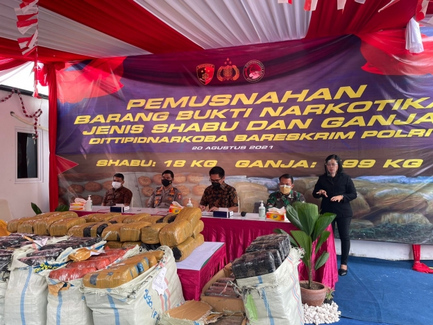 Pemusnahan Barang Bukti Narkotika Jenis sabu dan ganja oleh Dittipidnarkoba Bareskrim Polri. (Foto: PMJ News/Nia)