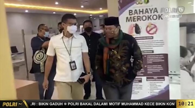 Yahya Waloni ketika tiba di Bareskrim Polri. (Foto: tangkapan layar Polri TV)